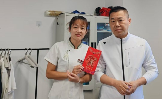 2024年9月13日，，，，，，旅馆，，，，，，全体员工，，，，，，发放中秋节福利_副本.jpg